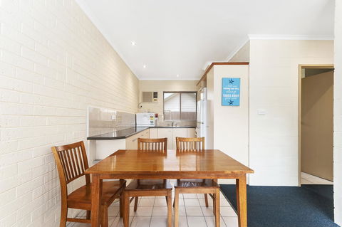 Allambi Holiday Apartments - Dentist Find 1