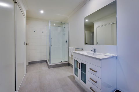 Allambi Holiday Apartments - Dentist Find 37