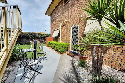 Allambi Holiday Apartments - Dentist Find 25