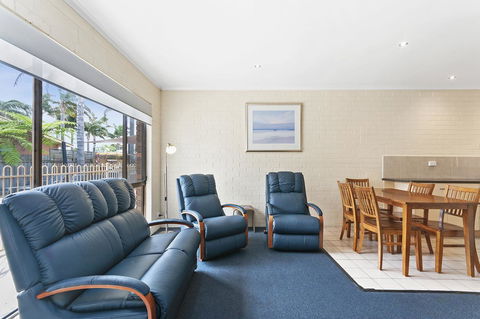 Allambi Holiday Apartments - Dentist Find 3