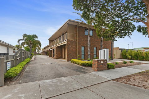 Allambi Holiday Apartments - Dentist Find 8
