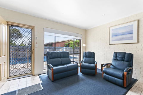 Allambi Holiday Apartments - Dentist Find 13