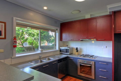 Jacaranda House - Dentist Find 4