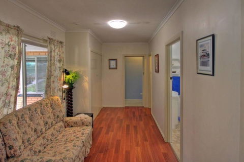 Jacaranda House - Dentist Find 5