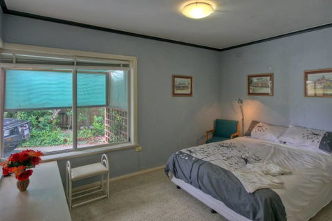 Jacaranda House - Dentist Find 6