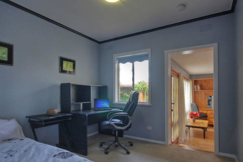 Jacaranda House - Dentist Find 7