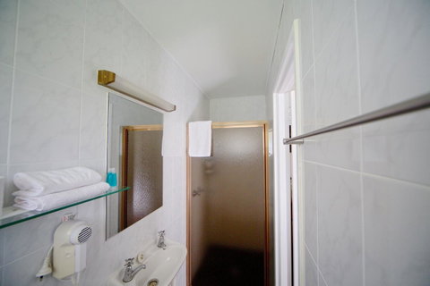 Sanctuary House Resort Motel - Dentist Find 24