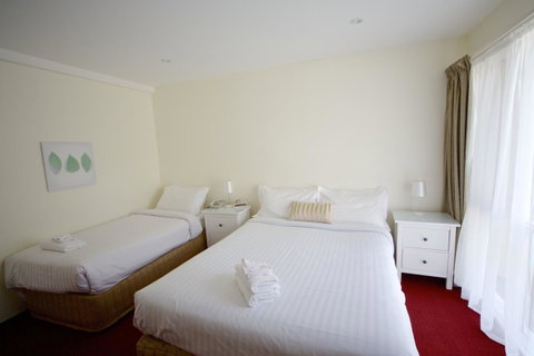 Sanctuary House Resort Motel - Dentist Find 22