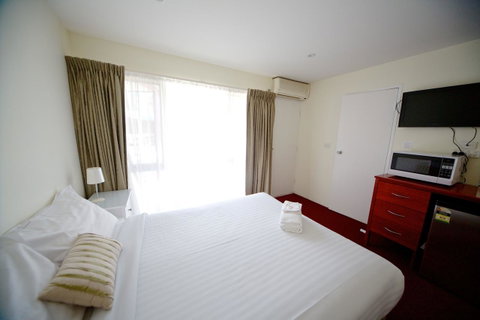 Sanctuary House Resort Motel - Dentist Find 5