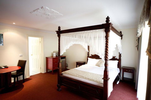 Sanctuary House Resort Motel - Dentist Find 4