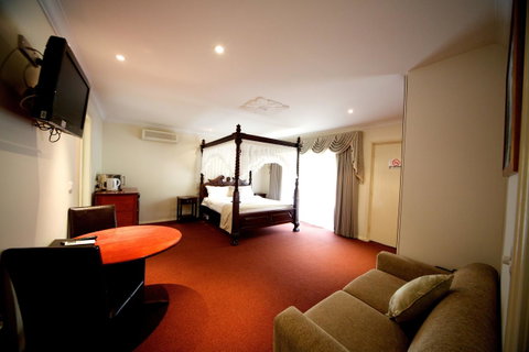 Sanctuary House Resort Motel - Dentist Find 10