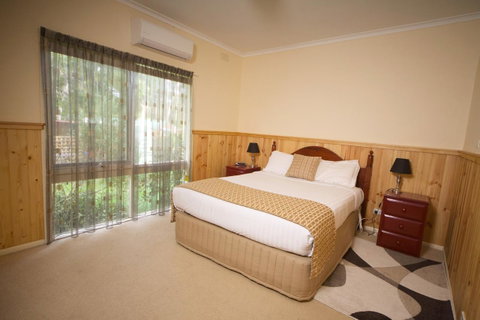 Sanctuary House Resort Motel - Dentist Find 13