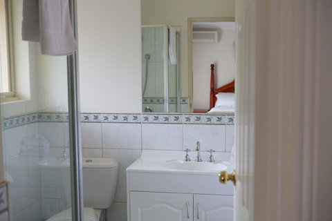 Sanctuary House Resort Motel - Dentist Find 11