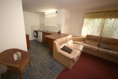Sanctuary House Resort Motel - Dentist Find 23