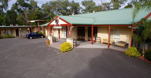 Sanctuary House Resort Motel - Dentist Find 0