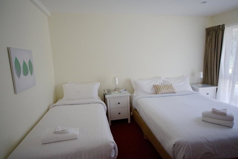 Sanctuary House Resort Motel - Dentist Find 18