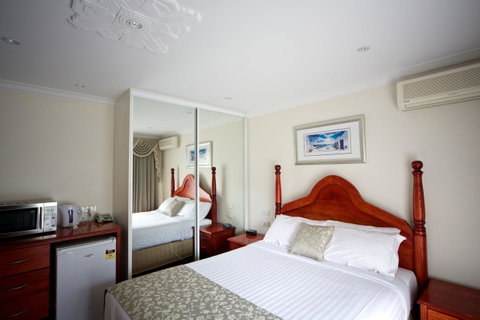 Sanctuary House Resort Motel - Dentist Find 6