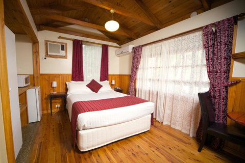 Sanctuary House Resort Motel - Dentist Find 1