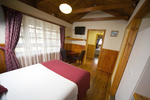 Sanctuary House Resort Motel - Dentist Find 3