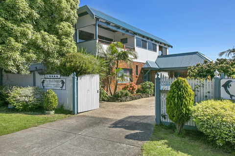 Black Dolphin Beach Penthouse - Dentist Find 1