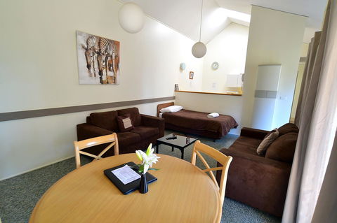 Executive Hideaway - Dentist Find 25