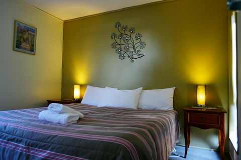 Executive Hideaway - Dentist Find 29