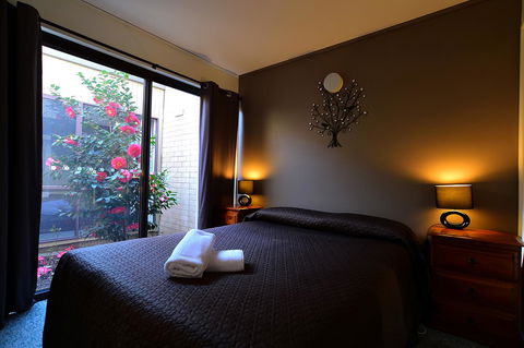 Executive Hideaway - Dentist Find 21