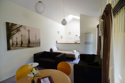 Executive Hideaway - Dentist Find 15