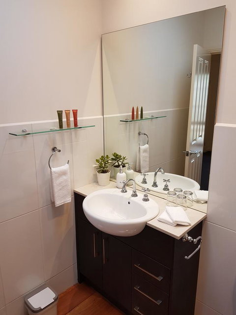 Healesville House - Fig Tree House - Dentist Find 12