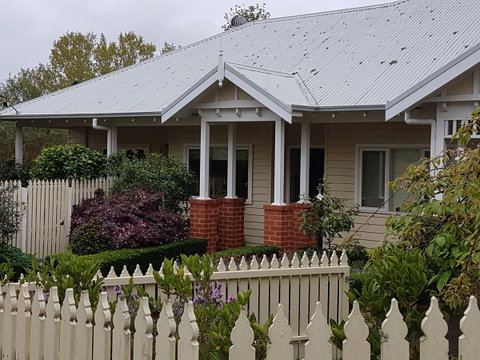 Healesville House - Fig Tree House - Dentist Find 0