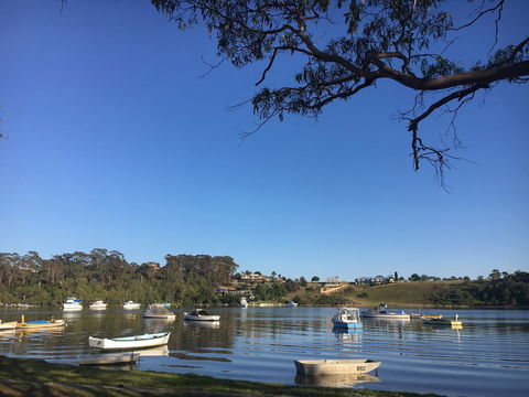 The Wheelhouse - 2BR Waterfront Apt In Town - Dentist Find 21