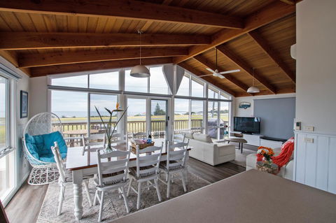 Stunning Waterfront Only 10 Minutes To Phillip Island - Pet Friendly - Dentist Find 0