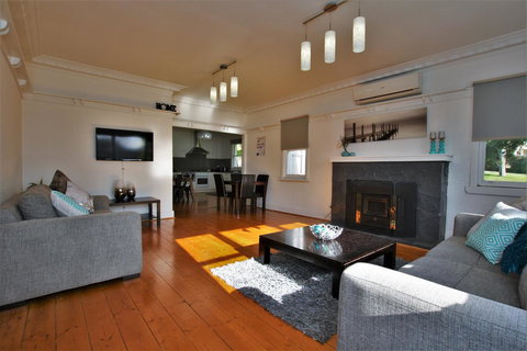 A Stroll Away - Dentist Find 0