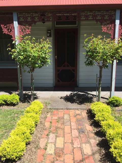 Airleigh-Rose Cottage - Dentist Find 3