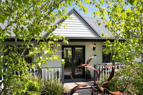 Cottage @ 4A - Dentist Find 1