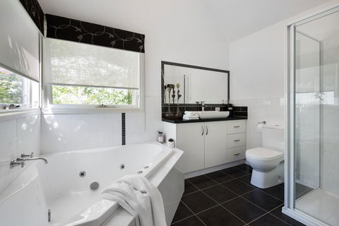 Cottage @ 4A - Dentist Find 8