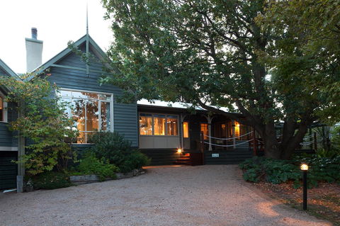 Oak Tree Lodge - Dentist Find 9