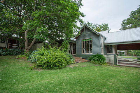 Oak Tree Lodge - Dentist Find 18