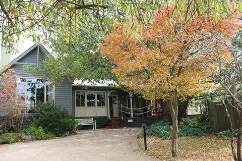 Oak Tree Lodge - Dentist Find 11