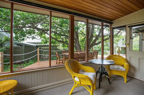 Oak Tree Lodge - Dentist Find 33