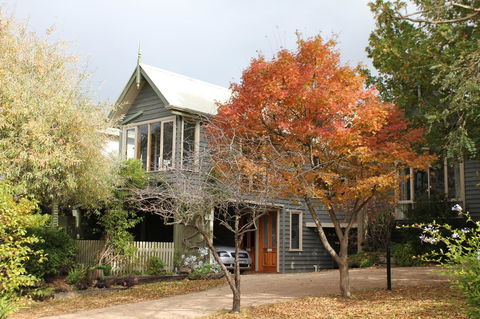 Oak Tree Lodge - Dentist Find 14