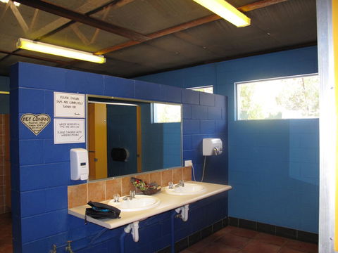 Cool Bananas Backpackers - Dentist Find 44