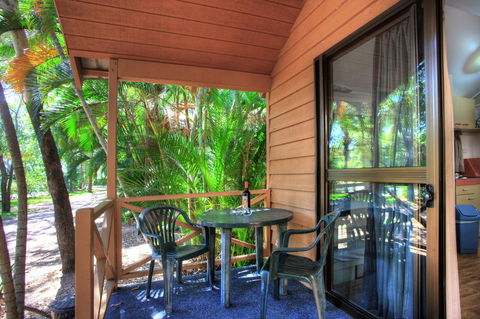 Captain Cook Holiday Village 1770 - Dentist Find 2