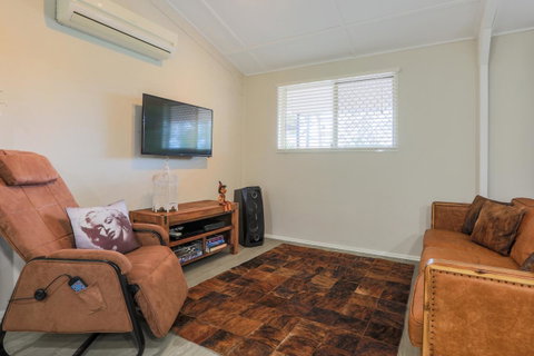 Bed & Breakfast 1 Bedroom Guest House - Dentist Find 24