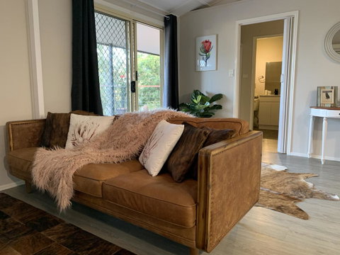 Bed & Breakfast 1 Bedroom Guest House - Dentist Find 27