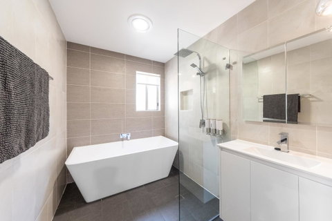 Waterfront Theme Park Getaway - Dentist Find 11