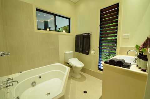 Misty Mountains Rainforest Retreat - Dentist Search 12