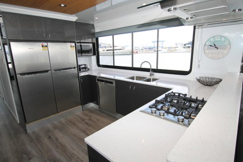 Coomera Houseboats - Dentist Find 37