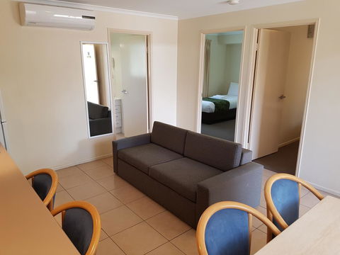 The Palms Motel - Dentist Find 17