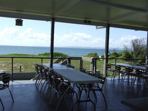 Enjoy The Sea Breezes From The Balcony - Boyd St, Woorim - Dentist Find 1